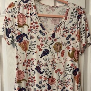 Grace & Lace PERFECT V-NECK TEE IN IVORY FLORAL